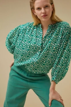 By bar Blouses*lucy graphic blouse | graphic green
