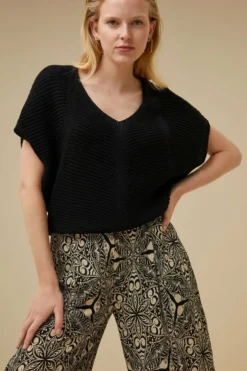 By bar Truien*new ale top | jet black