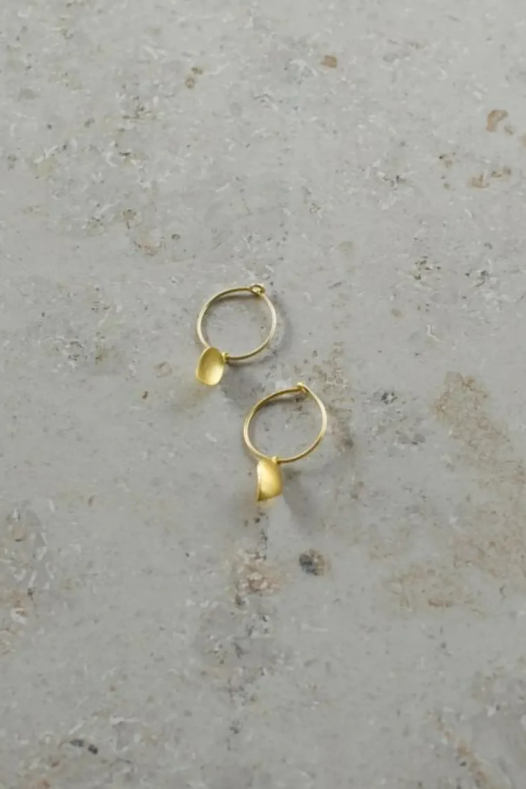 By bar Oorbellen*PD leave hoop earring | gold