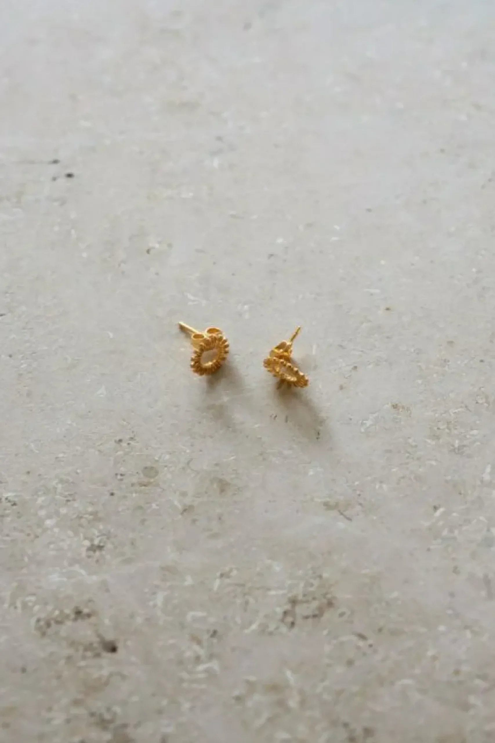 By bar Oorbellen|Sieraden*ruby stud earring | gold